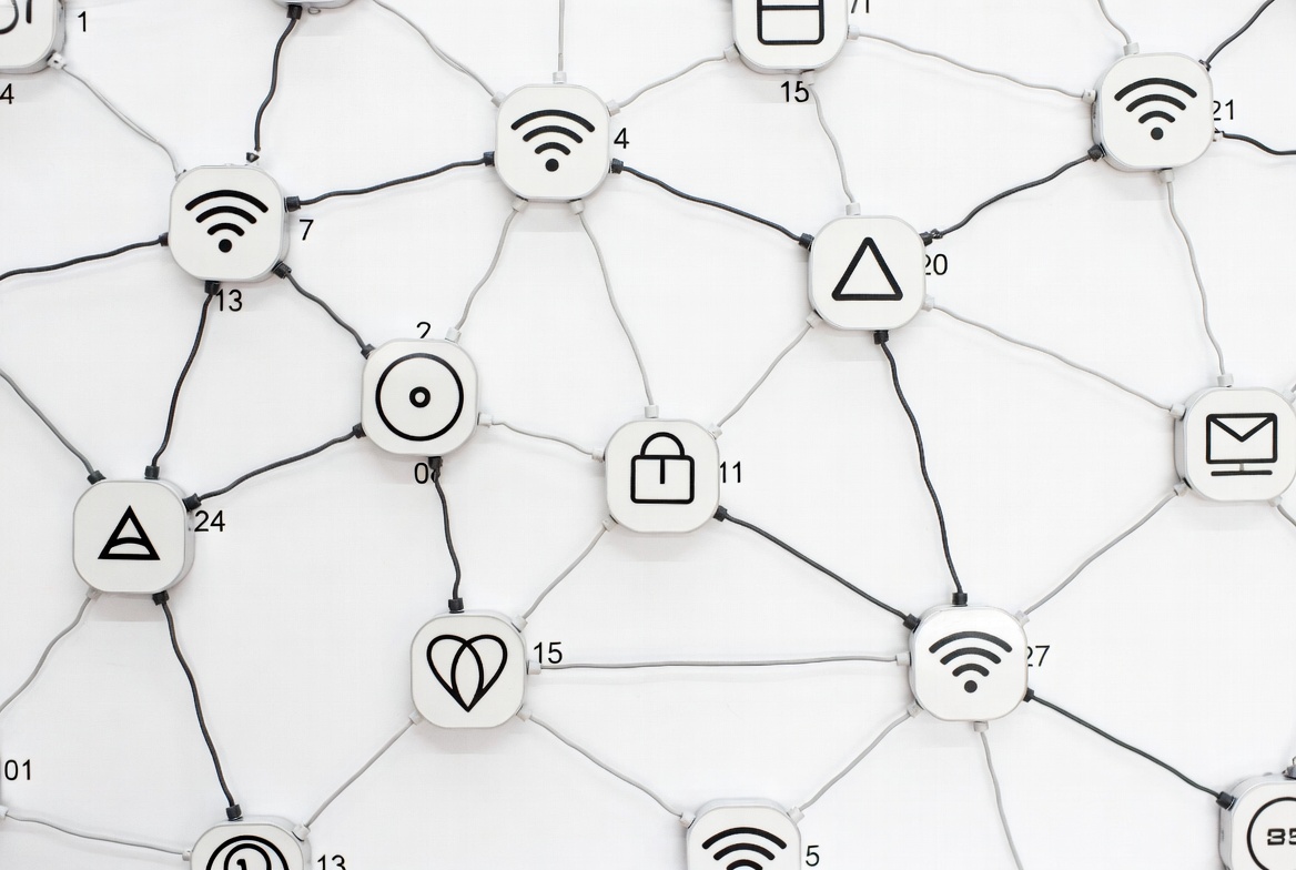 Redes Mesh: Arquitectura, Implementación y Optimización Profesional (Actualizado 2025)